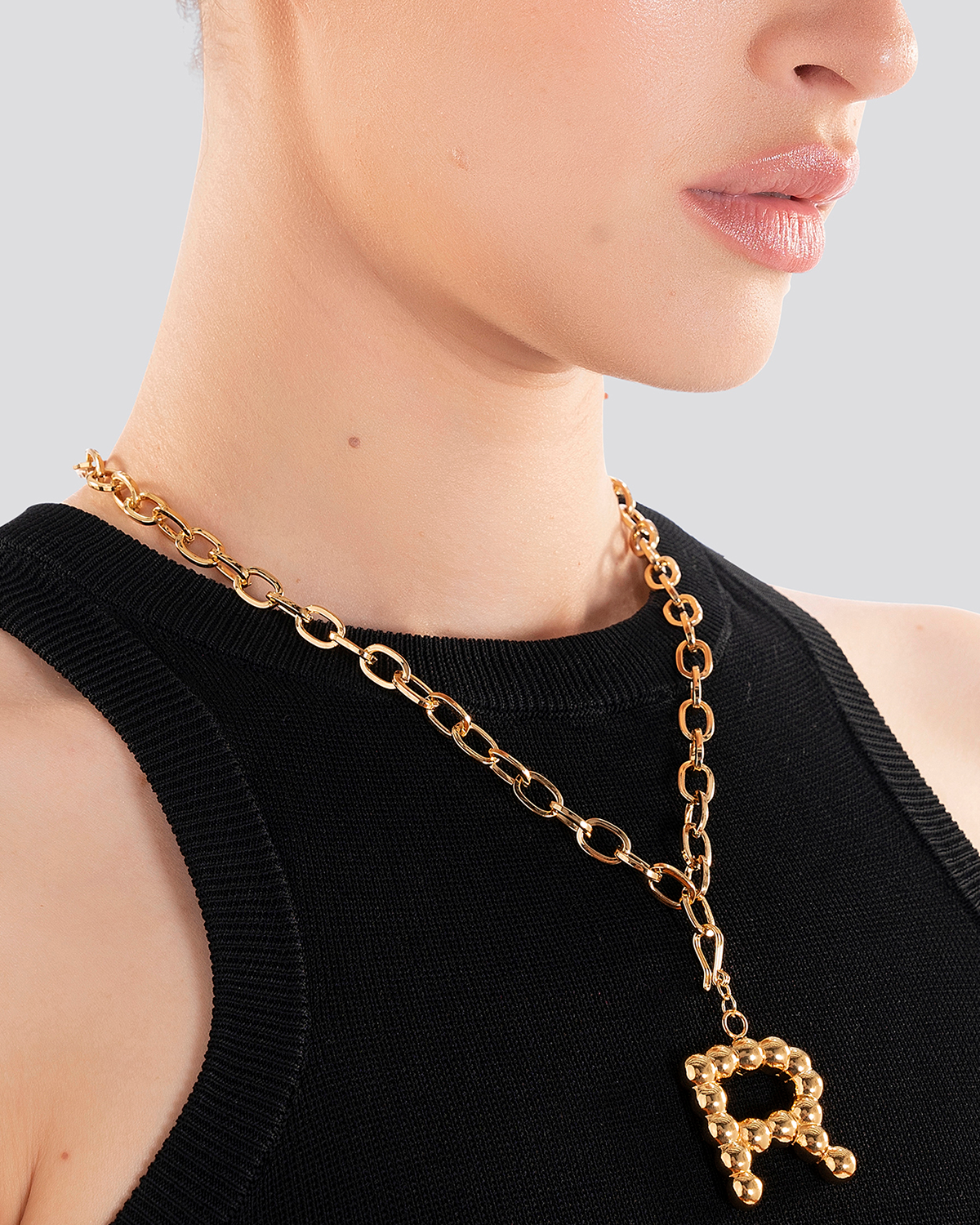 BOLD LETTER NECKLACE GOLD