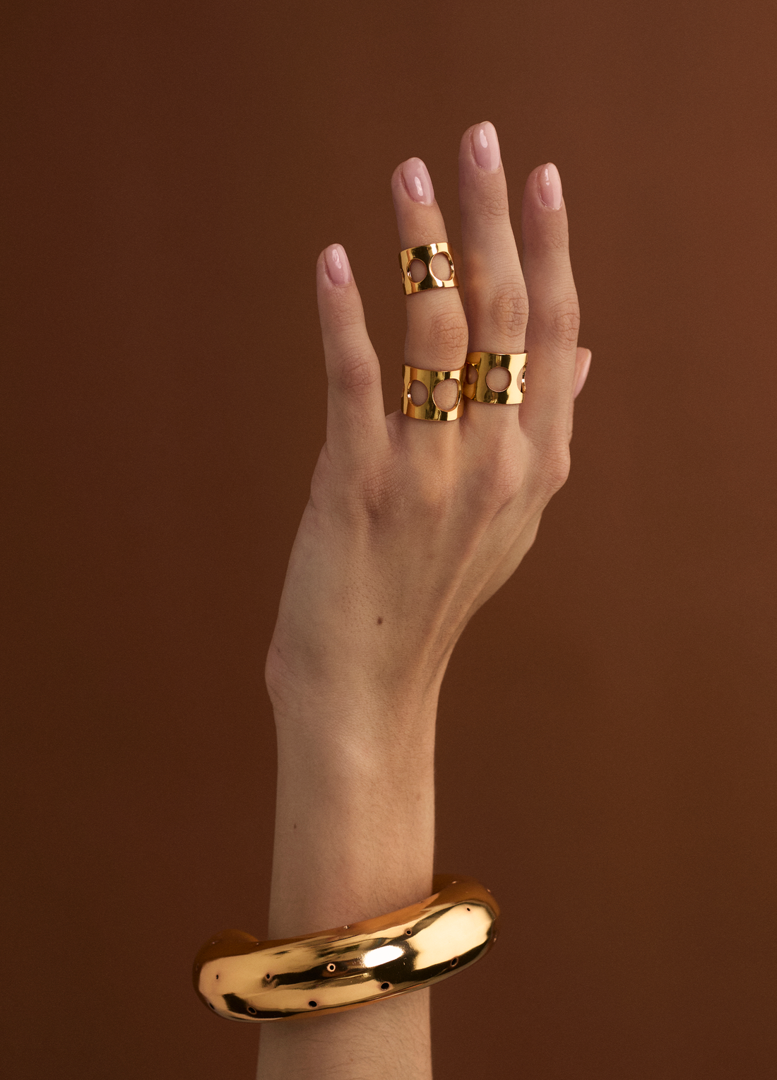 HOLE MEDIUM RING AND EAR CUFF